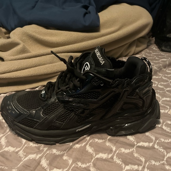 Worn 2 times basically new
Size 43 EU
These shoes go with almost everything - Picture 3 of 4